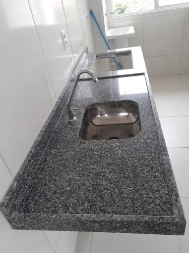 Bancada de Granito, medindo 184 x 55, espaço do cooktop 35 x 53, produto novo!