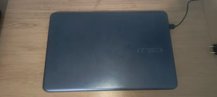 Notebook Samsung Essentials E20