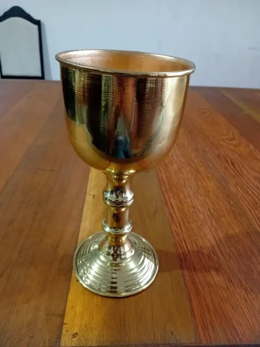 Cálice Antigo em Metal dourado- peças únicas