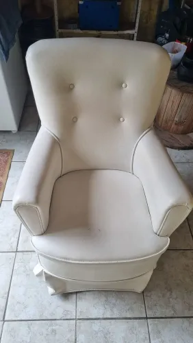 VENDO POLTRONA DO PAPAI EM CORINO BRANCA