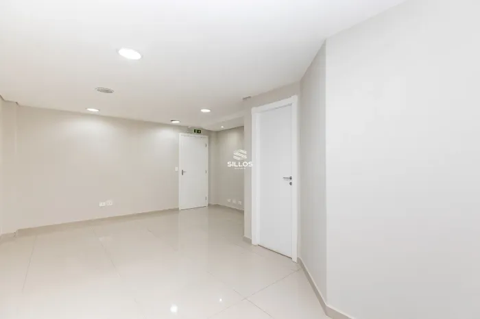 Sala Comercial para Locação com 186m² no Cabral em Curitiba