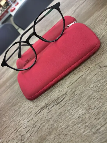 Vendo armações de óculos em Alcântara