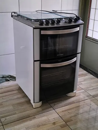 Fogão Eletrolux 4 bocas com 2 fornos