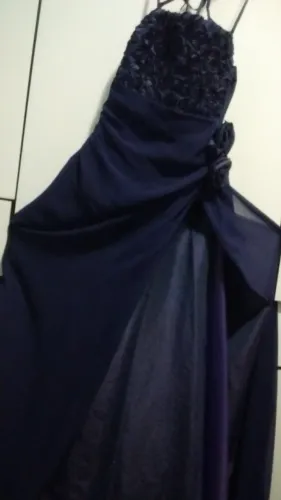 Vestido de festa Violeta roxo forrado com tafetá e tule.longo