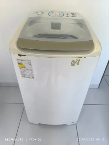 Vende-se Máquina de lavar roupas Eletrolux 08 quilos.