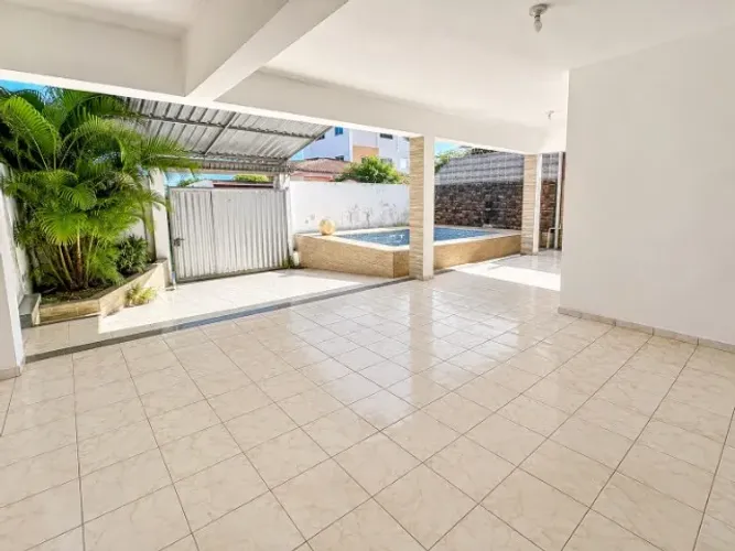 Casa na principal do Cristo com 5 suites e Piscina