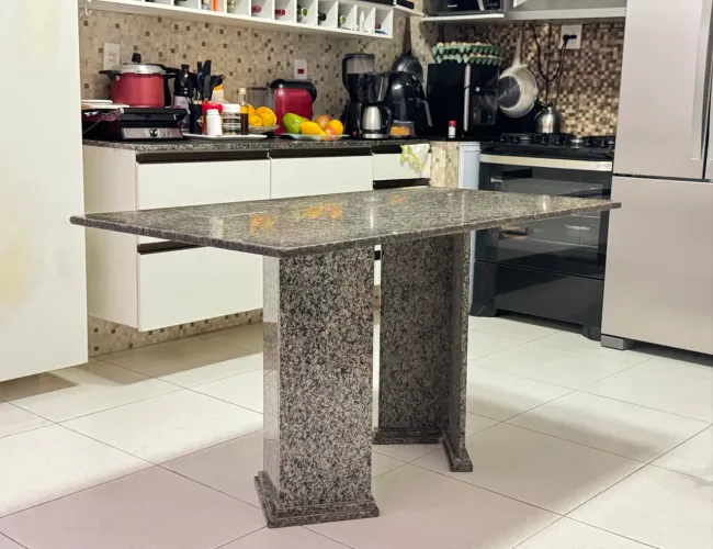 Mesa de Granito com pés de Granito, OPORTUNIDADE!!