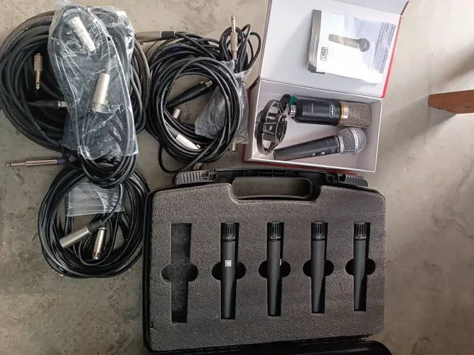 Kit de microfones e cabos