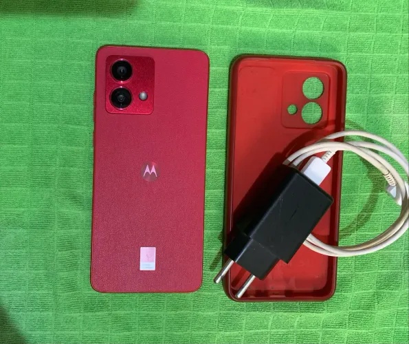 Moto g84 red 256 gigas