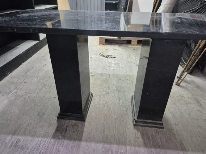 MESA / APARADOR EM GRANITO PRETO SÃO GABRIEL 1,20 X 0,60