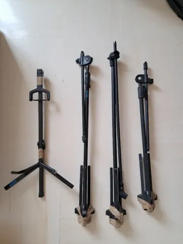 Estandes de instrumento e microfone para estúdio (lote)