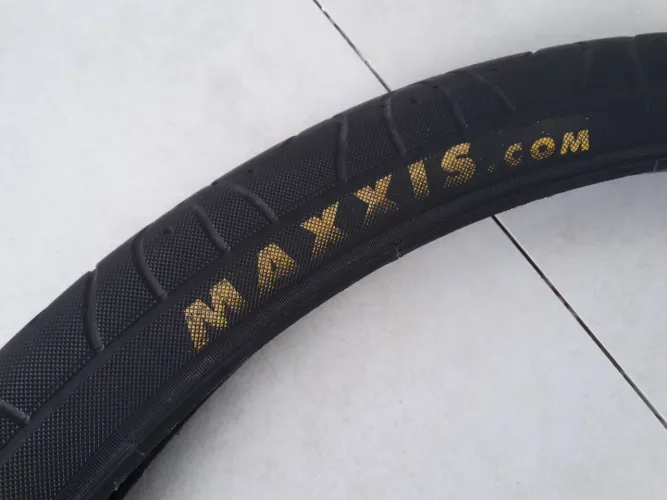 Pneu Aro 26 Bike Maxxis Hookworm 26x2.50 + camara