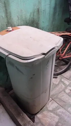 Vendo tanquinho 4 kg 110vts só lava Tudo funcionando e garantia