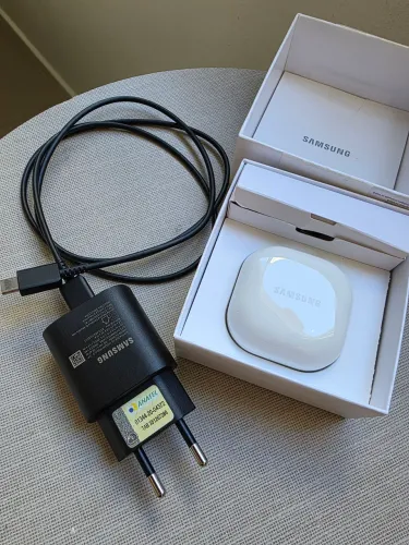 Fone Buds FE Grafite + Carregador Turbo 25W Samsung 