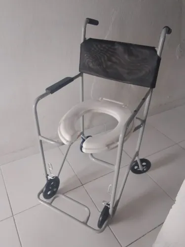 Cadeira de banho nova usada apenas 1x