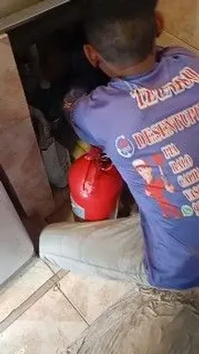 DESENTUPIMENTO De PIAS RALOS V.SANITARIOS EM GERAL 24 HRS