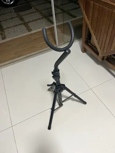 Suporte Sax Baritono A desmontável Perfeito estado. Excelente.