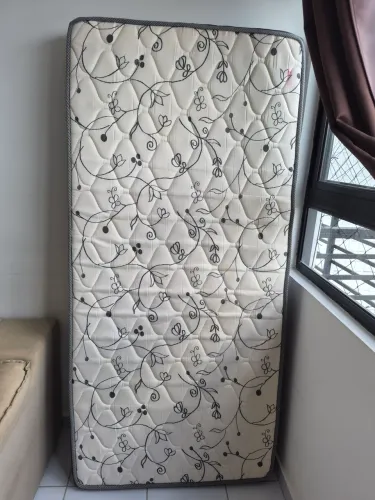 Vendo colchão solteirão usado, super conservado
