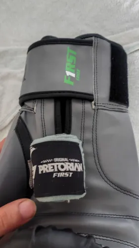 Luva De Boxe Muay Thai Pretorian First Verde Militar 12 Oz + Par de Bandagem