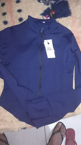 Vendo 20 peça de blusa feminina custa 190 kd vendo por 90 kd uma so vendo tudo