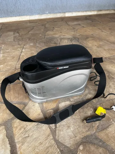 Mini Geladeira e Aquecedor Portátil Black & Decker 12V Automotivo