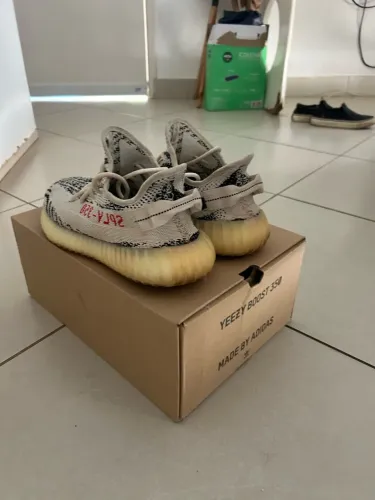 YEEZY BOOST 350 V2 ZEBRA 8/10 com caixa