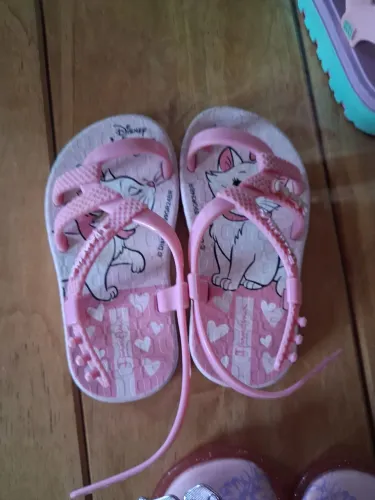 Sapato e sandália infantil