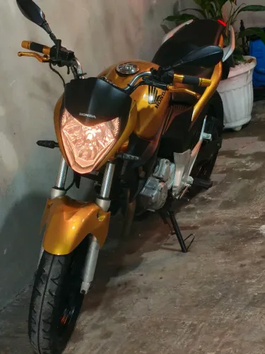 Cb 300 Dourada 