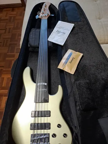 Sadowsky MetroExpress 5c Modern 24-fret Morado Solid Champagne