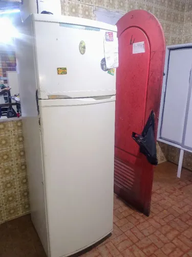 Vende-se Geladeira funcionando.