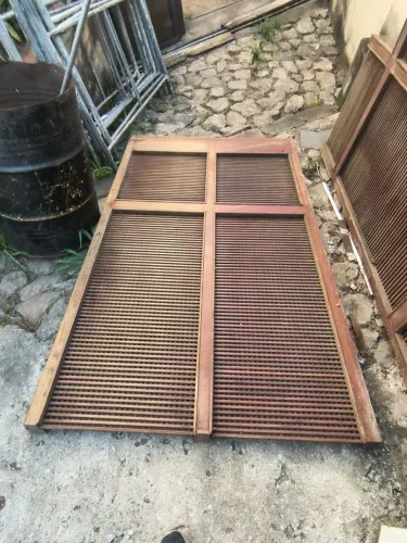 Portas de ipê maciça com treliças