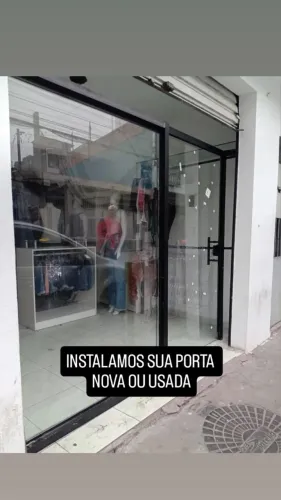 Porta de vidro instalada