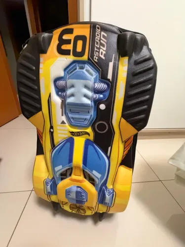 Mochila carro Hotwheels 3D roda tripla