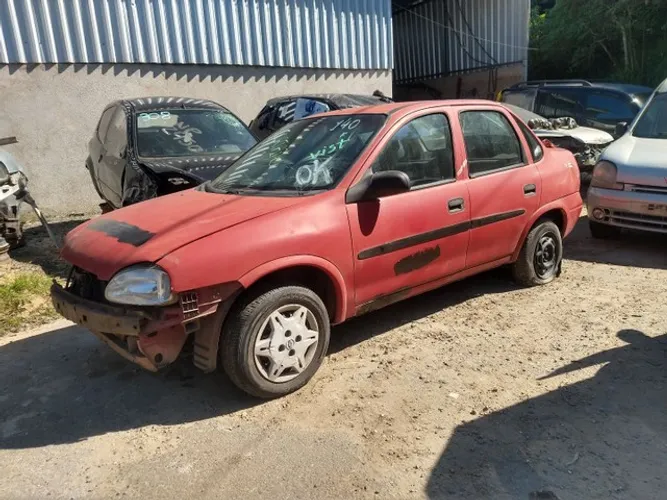 Vendo peças: CORSA CLASSIC SPIRIT SEDAN. Com AR e DIREÇÃO HIDRÁULICA. 