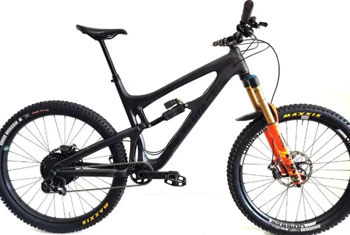 Bicicleta Enduro Santa Cruz Nomad 27.5 Carbono tamanho L / XL Suspa FOX 36 9836