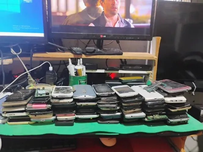 75 celulares pra tira pecas