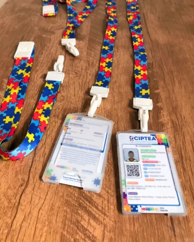Crachá Ciptea Autista + Cordão Personalizado