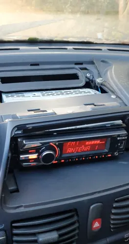 Radio automotivo Sony cdx gt657ui 6 rca usb aux não tem bluetooth