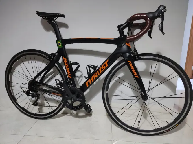Bicicleta de Estrada Thrust - Carbono