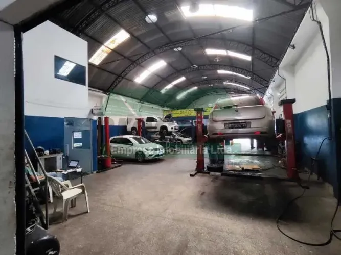 Aluga-se Excelente Ponto Comercial, Galpão e Estacionamento em localização comercial movim