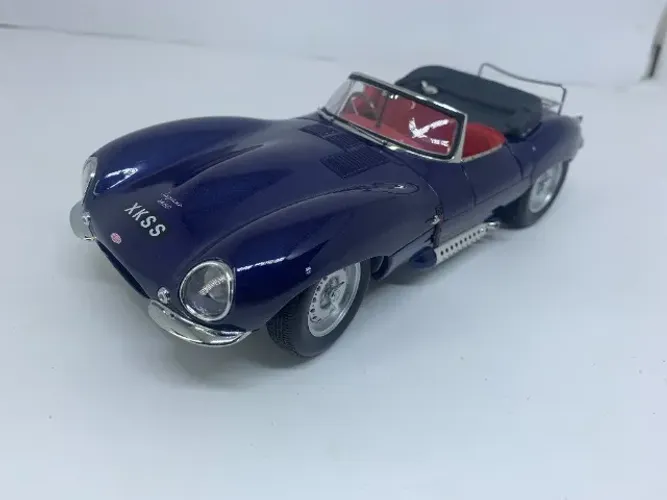 Miniatura Auto Art 1/18 Jaguar Xkss 1956 - Espetacular!