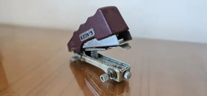 Mini máquina de costura 