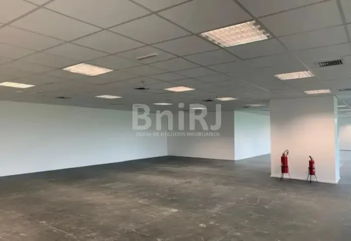 CEO- sala 360m2 lineares ; podendo agregar com outra locação perfazendo total de 630m2
