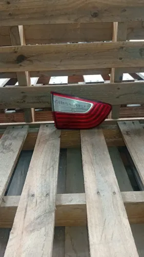 LANTERNA TRASEIRA ESQUERDA TAMPA DE MALA FIAT GRAND SIENA 13/19 COM DETALHE
