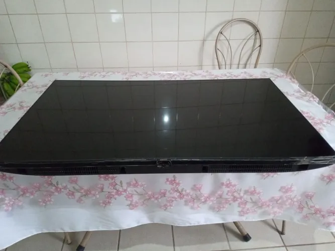 Tv Samsung qn50q60 c/defeito.  