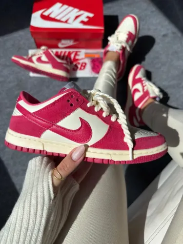 Nike Sb Dunk low Rosa/Creme Feminino