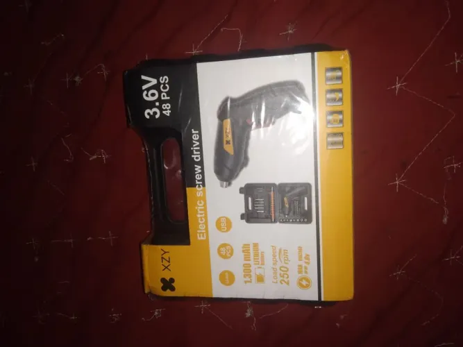 Mini Parafusadeira Elétrica XZY 3.6V 48 peças*nova*!