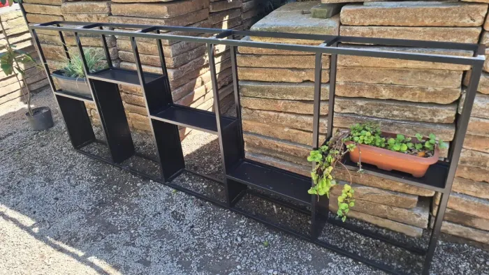 Divisórias floreiras de metal