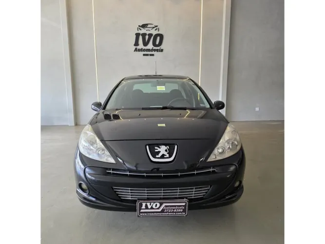 Peugeot 207 XR 1.4 Flex 8V 5P 2011