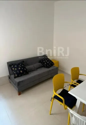 Quarto e sala mobiliado